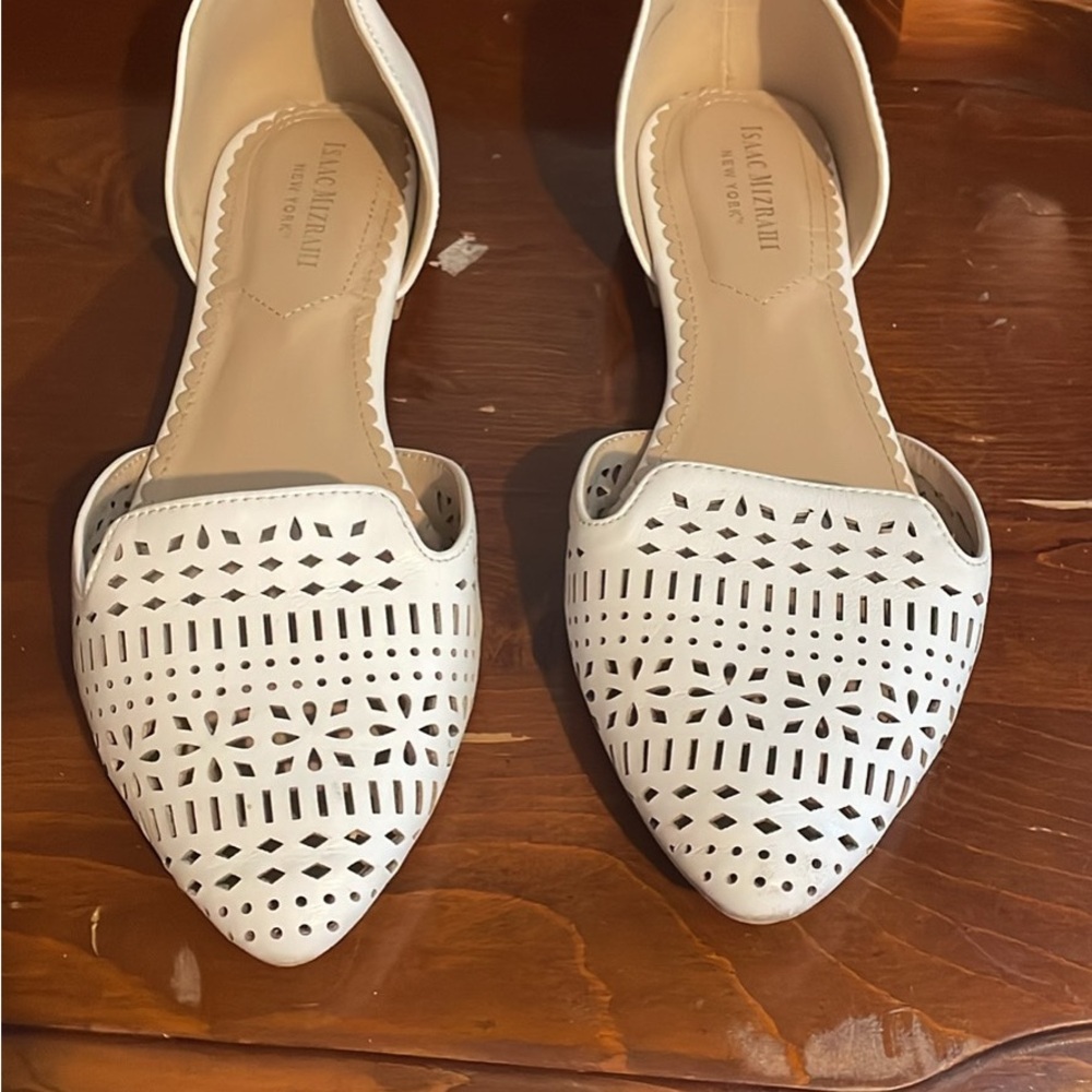 Isaac Mizrahi White Cutout Flats
